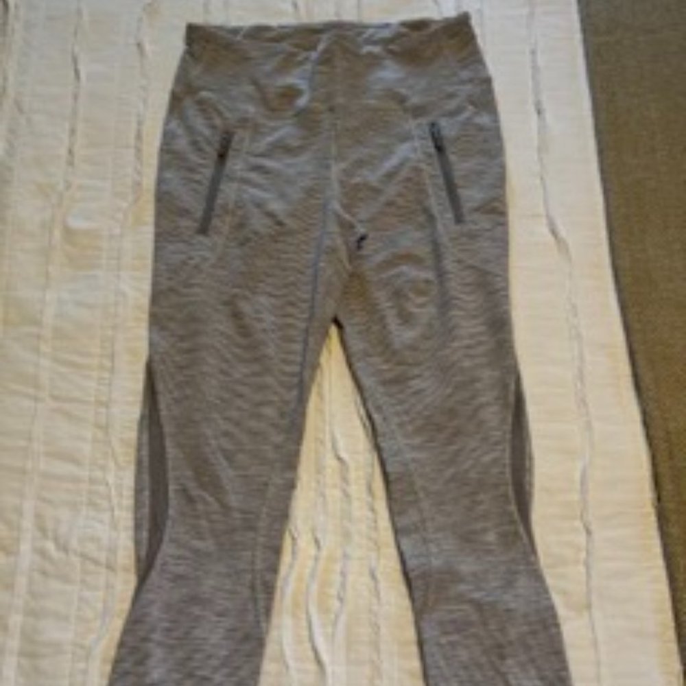 Lululemon White & Gray Striped Capri Leggings - Size 8